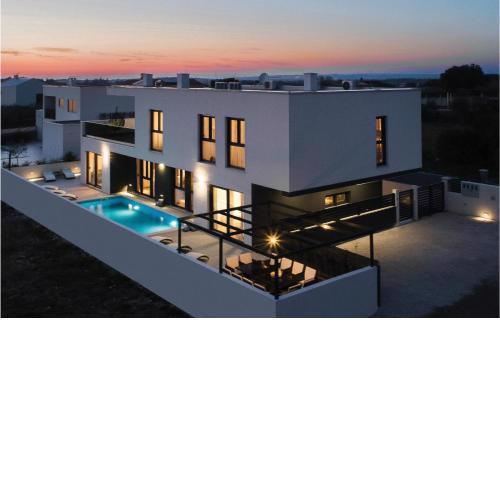 Beautiful Home In Pula With Kitchen