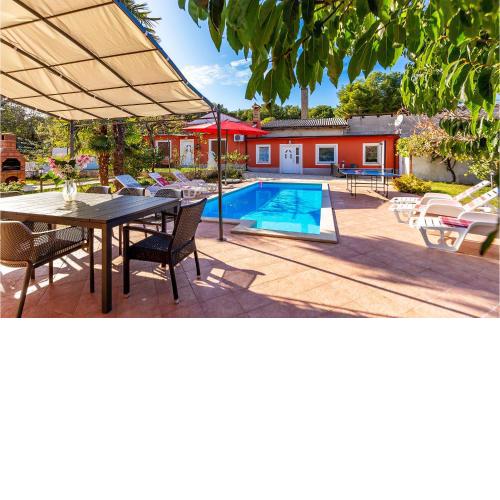 Beautiful Home In Pula With Wifi