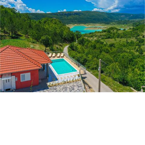 Beautiful Home In Ricice With Lake View