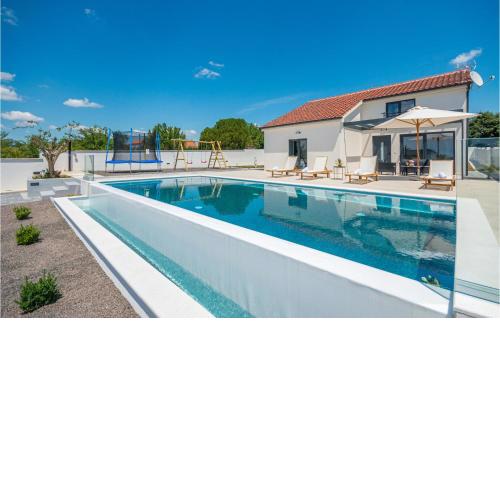 Beautiful Home In Skabrnja With Wifi