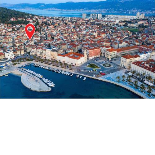 Beautiful Home In Split With Kitchen