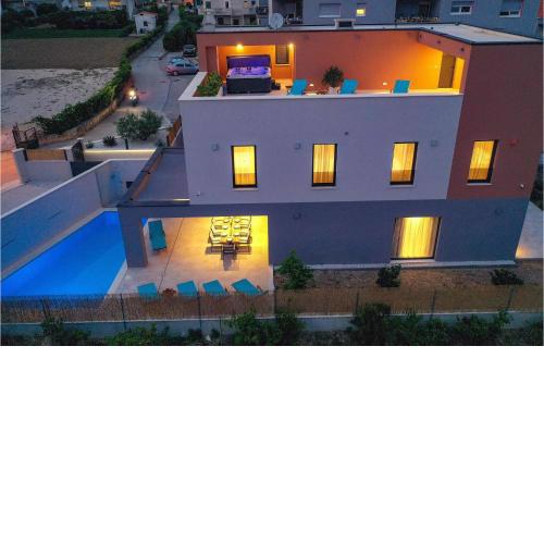 Beautiful Home In Trogir With Kitchen