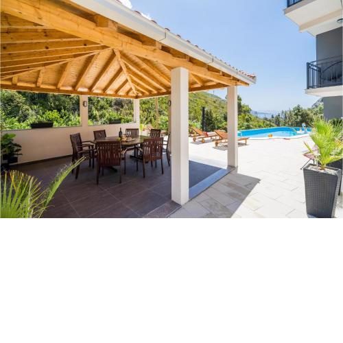 Beautiful Home In Trstenik With Kitchen