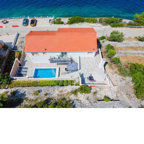 Beautiful Seaside Holiday Home Neda