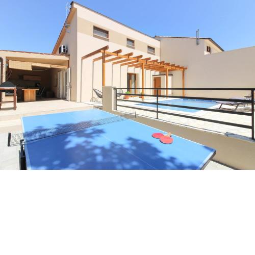 Beautiful villa Lona with private pool near Pula
