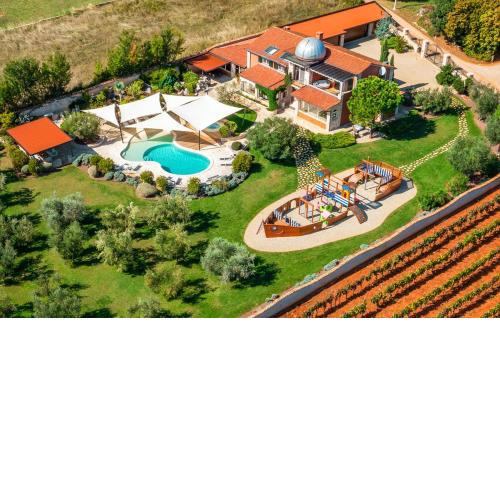 Beautiful Villa Omo with pool in Pula