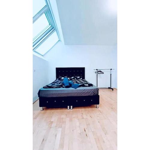 Beautifull 2 Level 2BR and 1LR Apt in central location