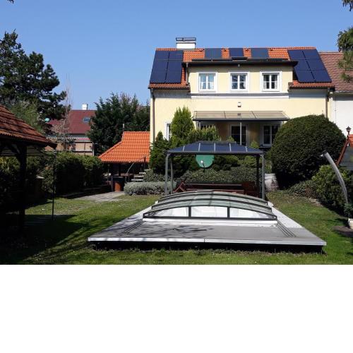 Bed & Pool