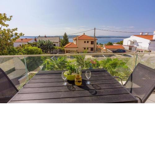 Beeindruckendes Apartment nur 500 Meter zum Strand mit Meerblick, Sauna, Gym, Pool