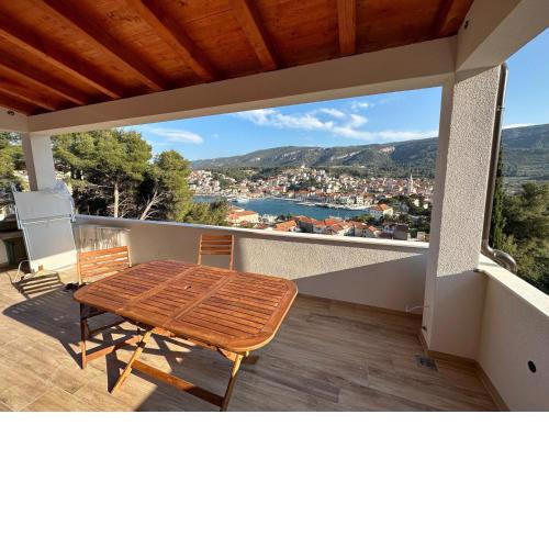 BellaVista Jelsa 2+2