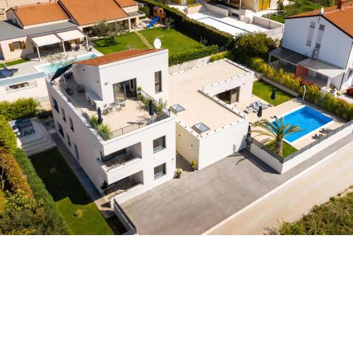Belvedere Holidays