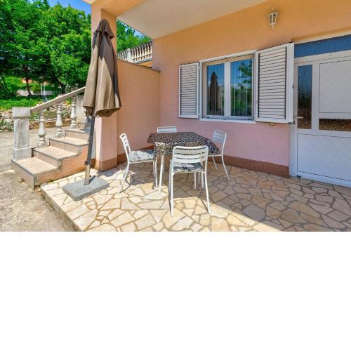 Beschauliches Apartment nur 100 Meter zum Strand mit privater Terrasse, Parkplatz