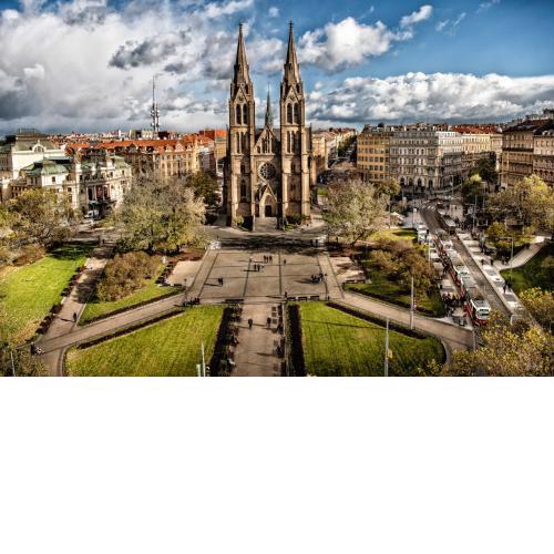 Best location in Prague! 4 bedrooms and super host!