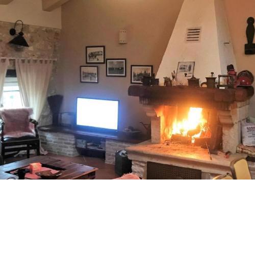 BEST LONGTERM Luxury VILLA NINI with fireplace, private pool, bikes, barbecue and much more