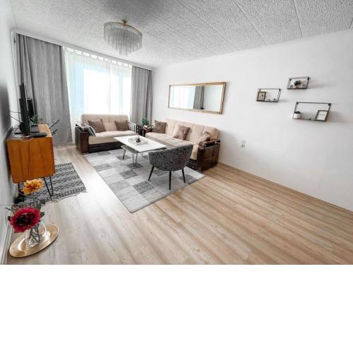 Best Rated Central Apartment Vienna - AC, WiFi, 24-7 Self Check-In, Board games, Netflix, Prime