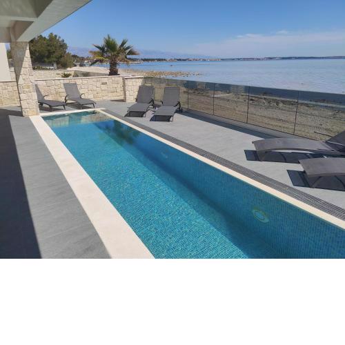Best Villa Vir