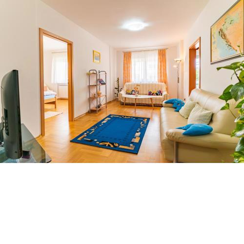Big 4 bedroom apartment with private parking