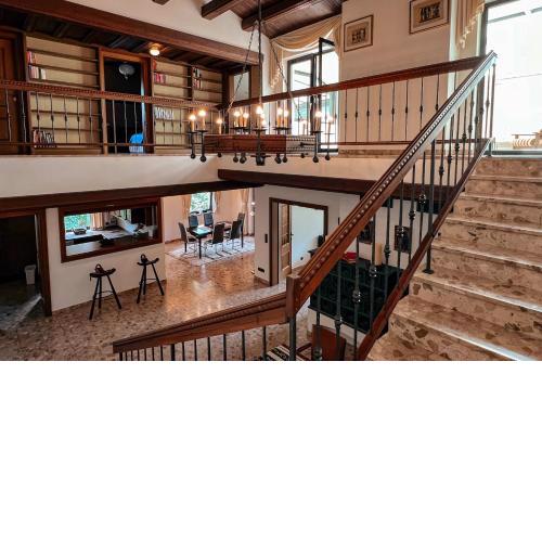 Big quiet Villa with garden and pool