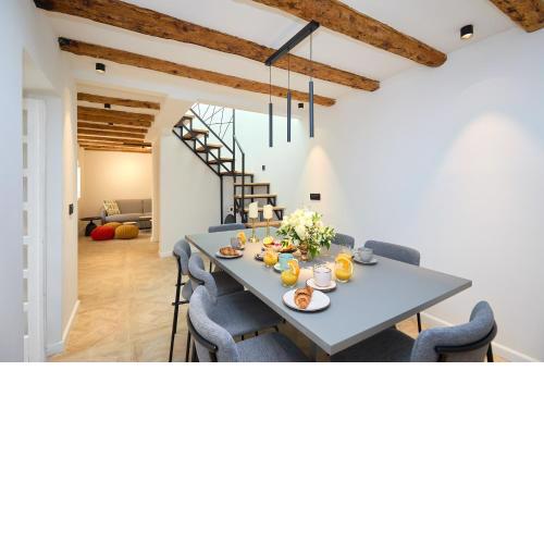 BLACK WATER BAY HOUSE