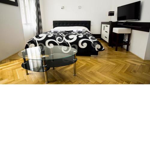 Black & White Apartment Prague by Wenceslas Square and Muzeum