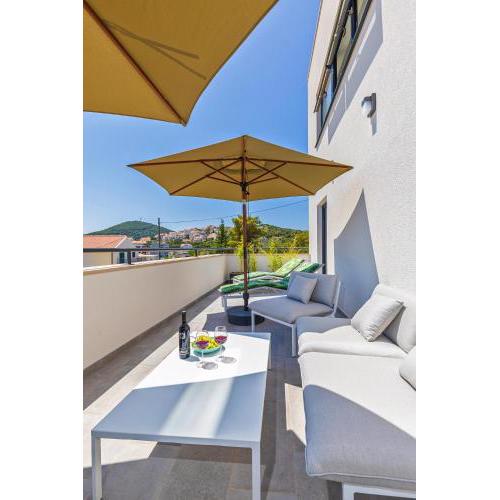 BLACKSMITH APARTMENTS by DuHomes