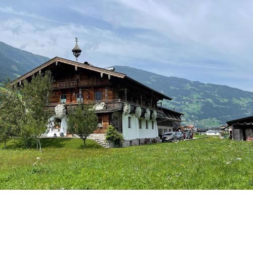 Blick zum Mayrhofen