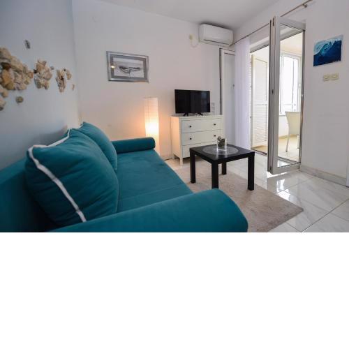 Blue Apartment On The Beach-Apartment Gogs
