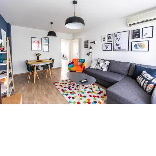 Blue Sky Apartment