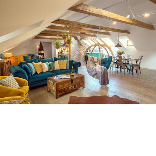Bohemian Chic 2 Bedroom 2 Bathroom Loft with Hanging Chair