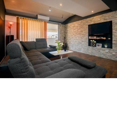 Boki Apartment Split