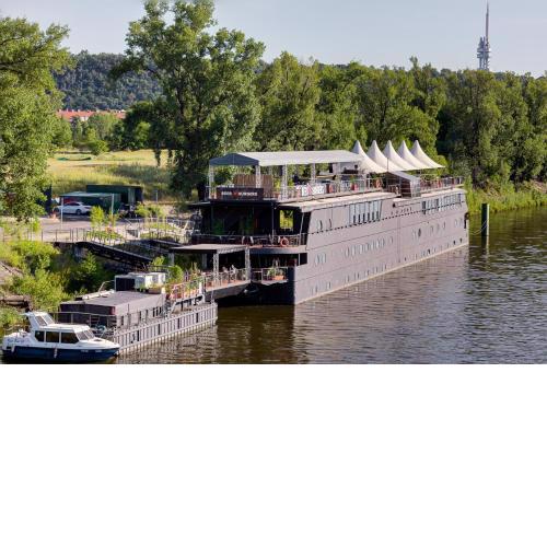 Botel Marina