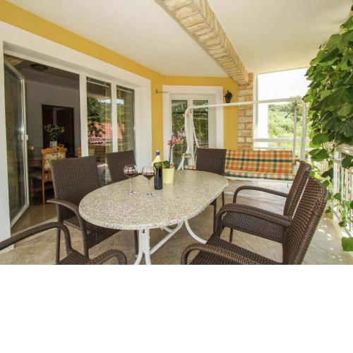 Boutique Apartment with Garden in Trogir