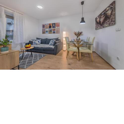 BRAND NEW Apartment in City Center, big terrace