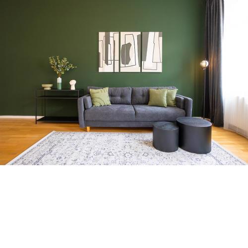 Brand-new apartment with a breathtaking design located right near Belvedere Castle, 15 minutes from city centre