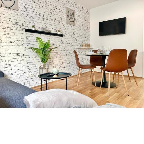 Brand New Central & Modern Apartment