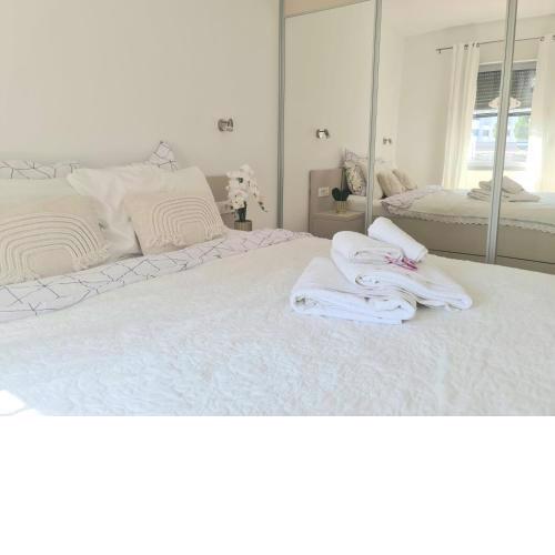 BRAND NEW lovely apartment Bella