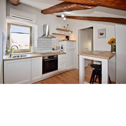 Brand New Top Centre Apartment