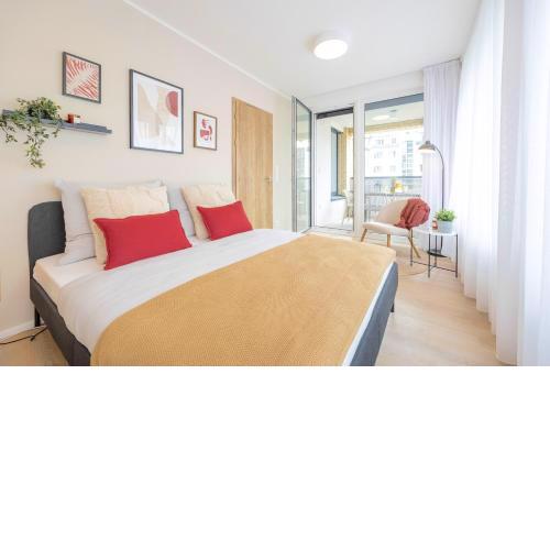 Bright 2BR - 5th floor - Balcony - Free Parking