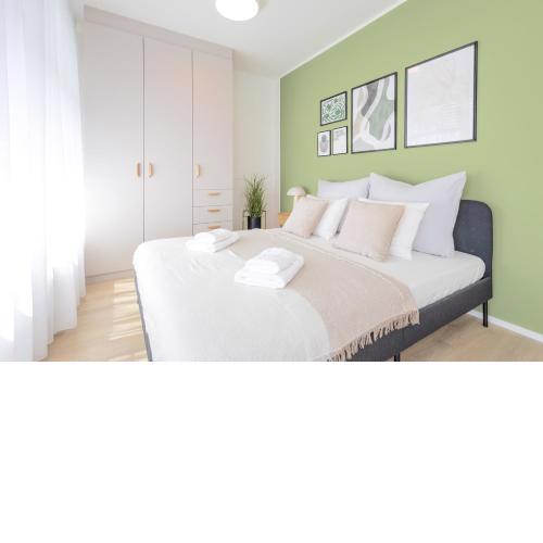 Bright 2BR - 7th floor - Balcony - Free Parking