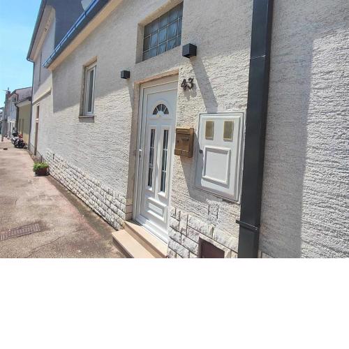 Bright and Spacious Stay with Private Parking in Crikvenica