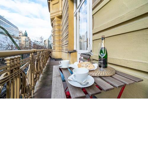 Bright Apartment with Terrace