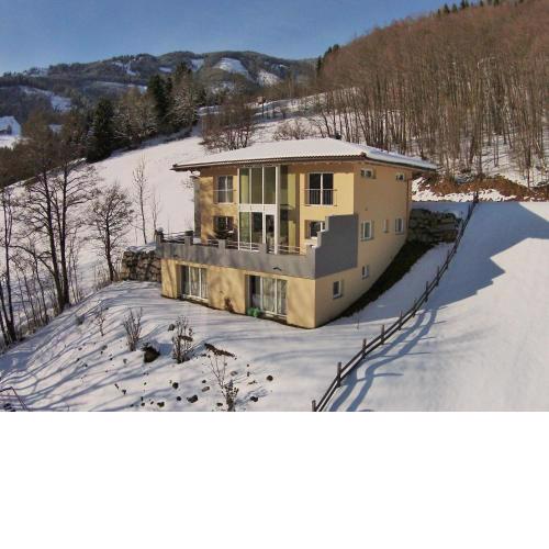Bright flat with stunning views near ski area