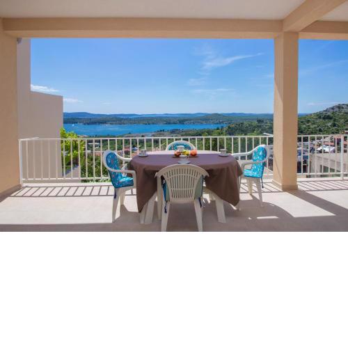 Bulat Sea View Apartments