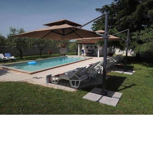 Bungalow Lavanda mit Pool und Garten in Porec