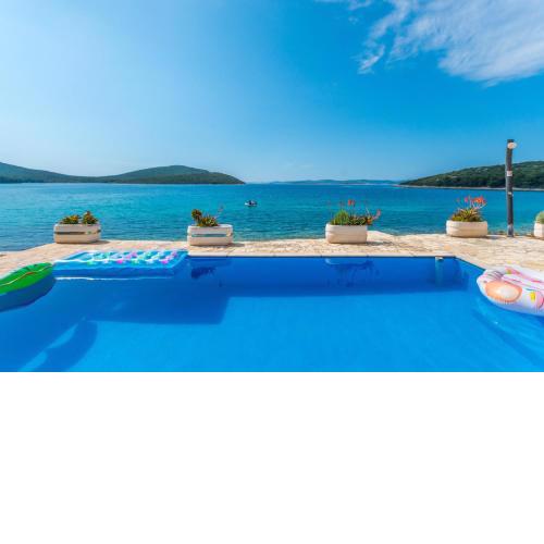 Bungalows with pool Dream of Kornati