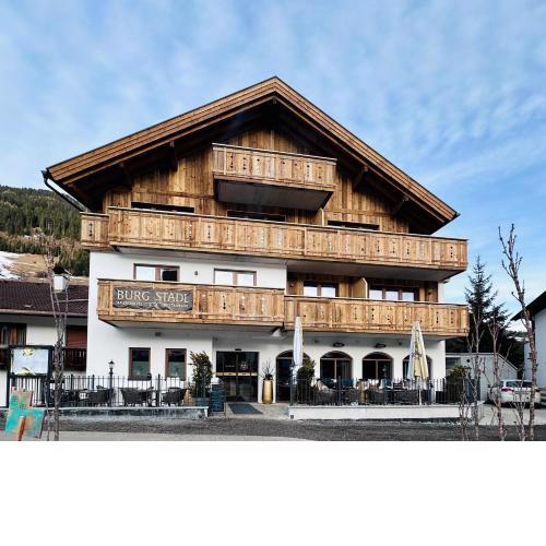 Burgstadl Aparthotel & Restaurant