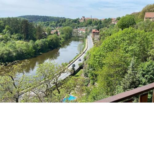 byt v blízkosti centra a v klidné zóně