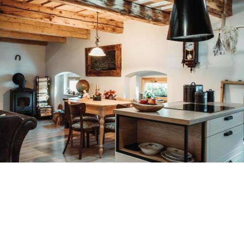 ČÁKYHO KÚRIA - mezonetový apartmán s krbom a saunami