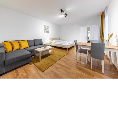 CALM & EASY by JR City Apartments