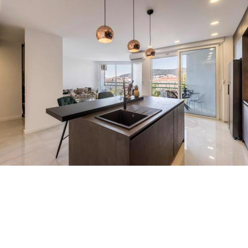 Carmen - Luxury 2-Bedroom Apartment - Downtown
